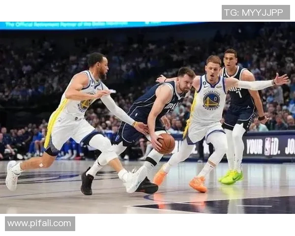 勇士与独行侠精彩对决回顾1月14日比赛全场录像分析与精彩瞬间分享 勇士与独行侠精彩对决回顾1月14日比赛全场录像分析与精彩瞬间分享