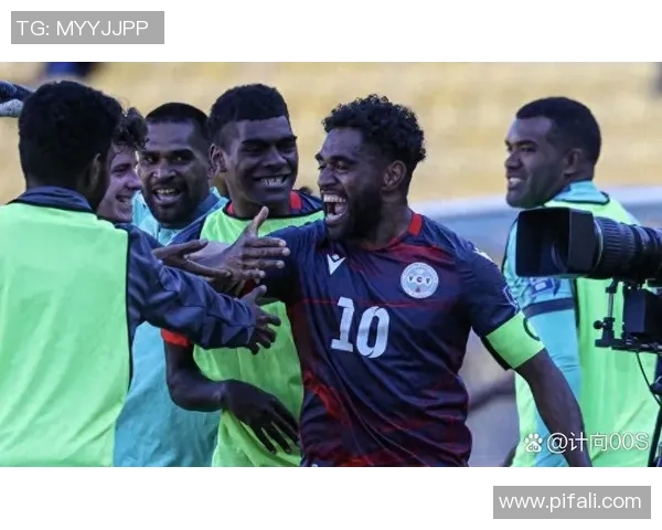 墨西哥一处世界杯训练场地情况百出:一角长满了树,边线是弯的 墨西哥一处世界杯训练场地情况百出:一角长满了树,边线是弯的